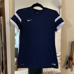 Women’s dark blue Nike short sleeve shirt